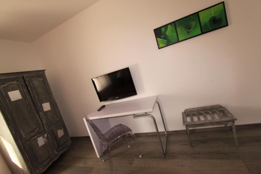 Hotel Le 5 Martigues Habitación foto
